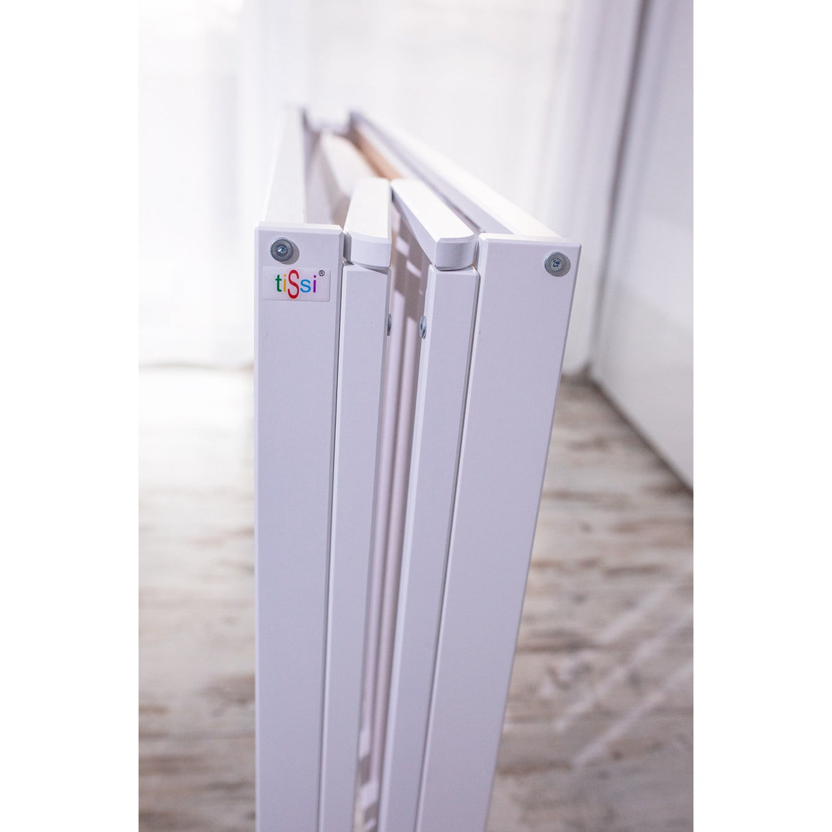 tiSsi® White Laquer Jori Foldable Bed Solid Beech