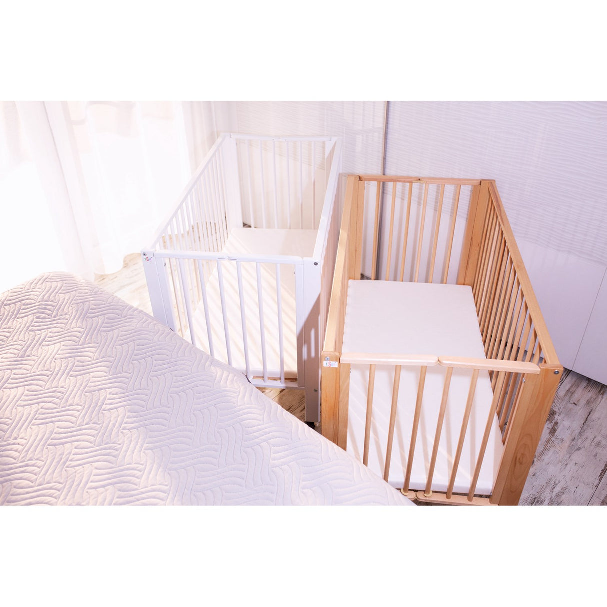 tiSsi® White Laquer Jori Foldable Bed Solid Beech