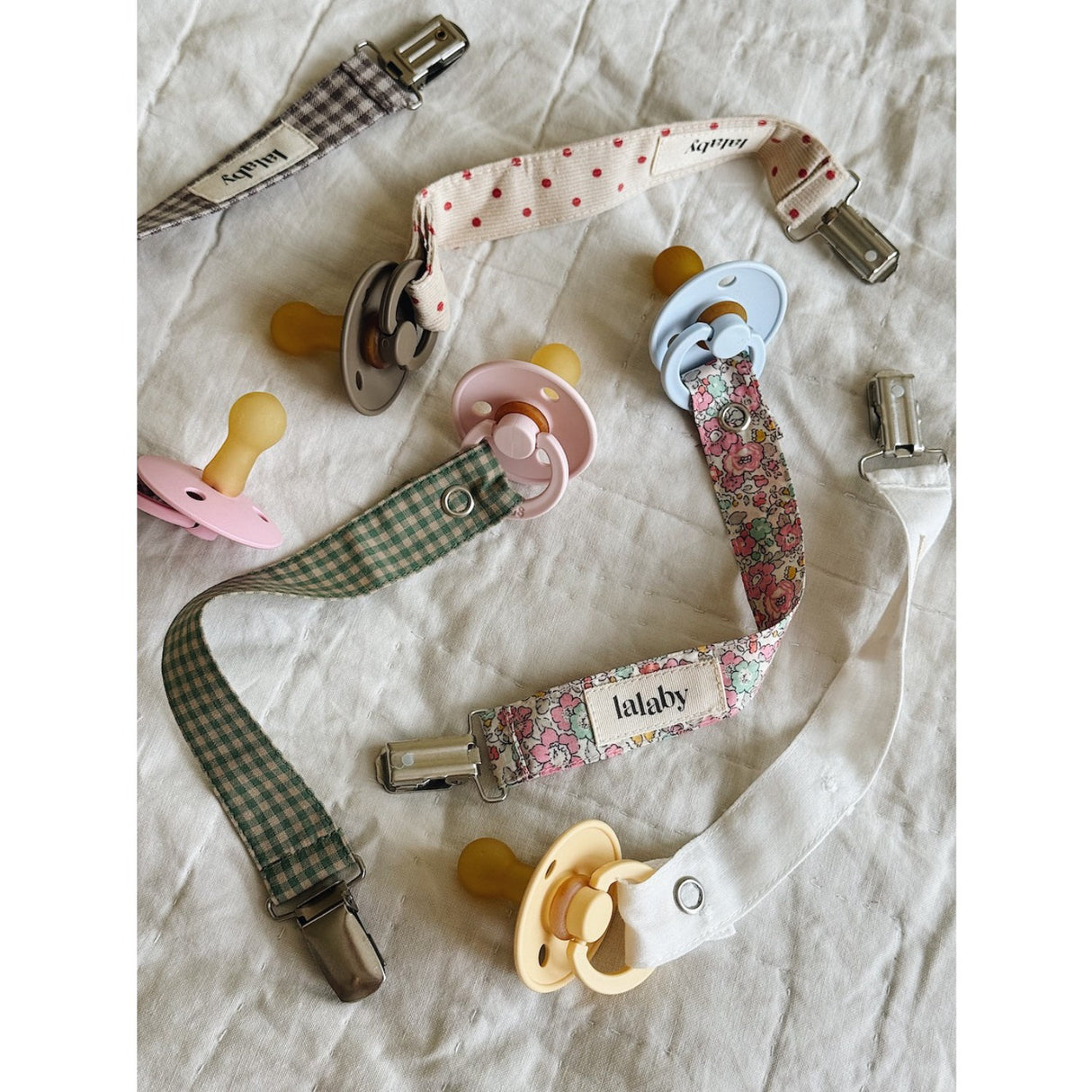 Lalaby Pacifier Clip Pink Betsy