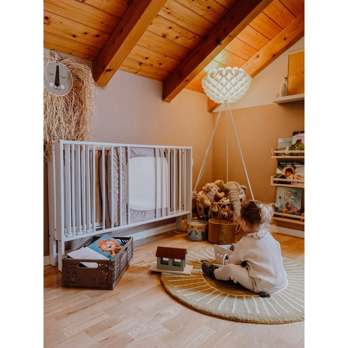 tiSsi® White Laquer Jori Foldable Bed Solid Beech