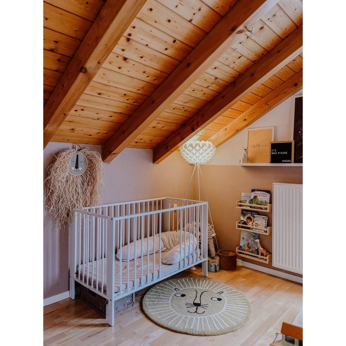 tiSsi® White Laquer Jori Foldable Bed Solid Beech