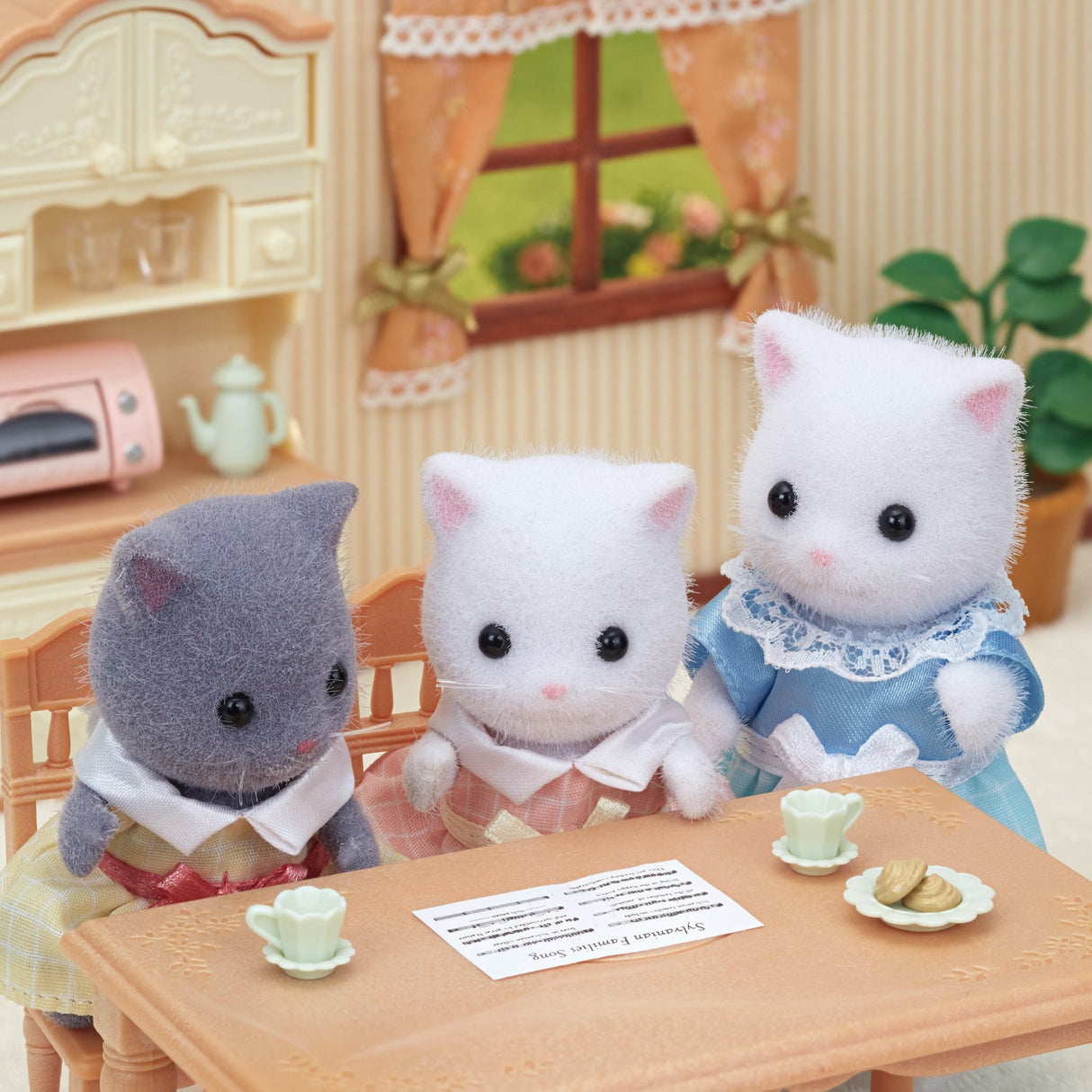 Sylvanian Families® Persian Cat Family
