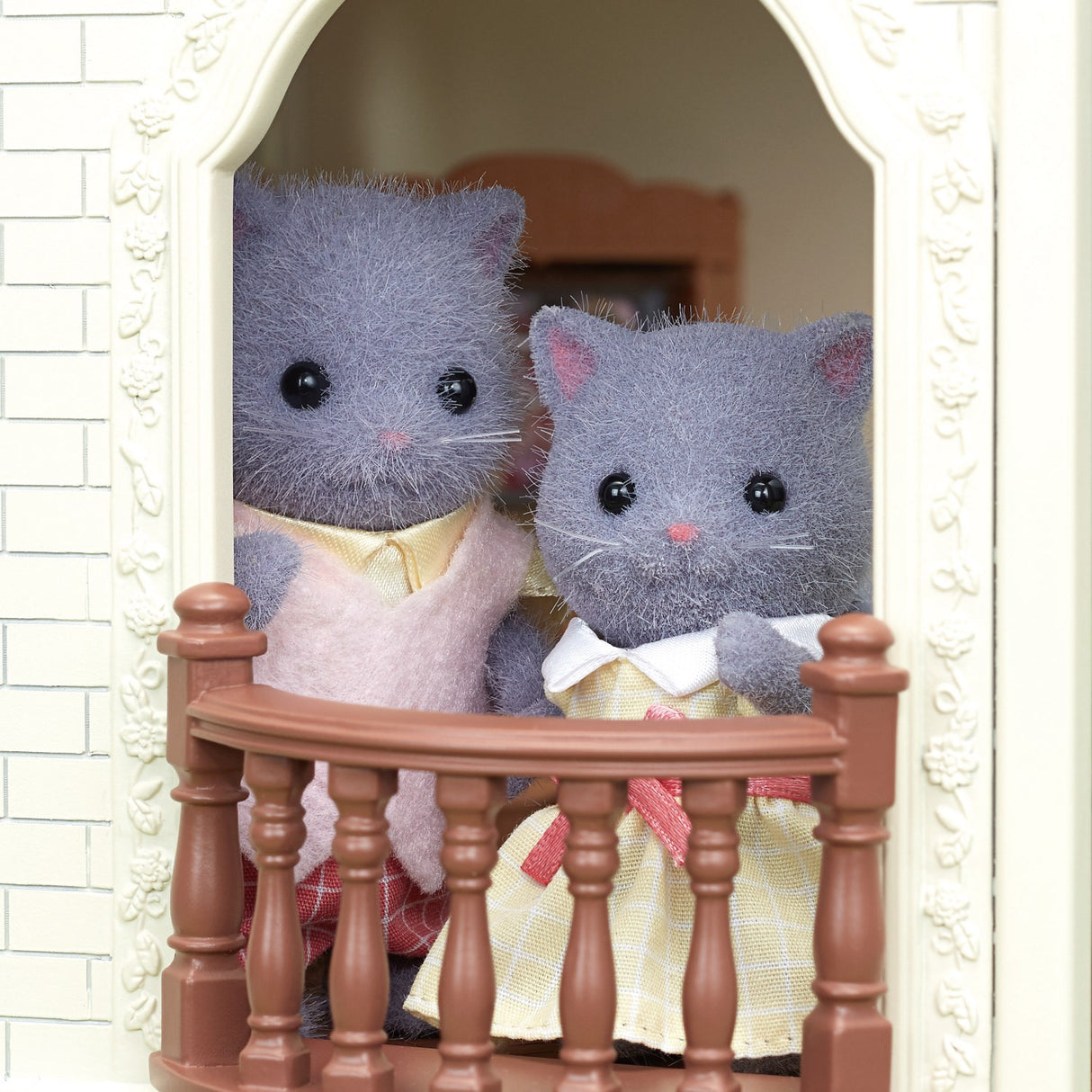 Sylvanian Families® Persian Cat Family