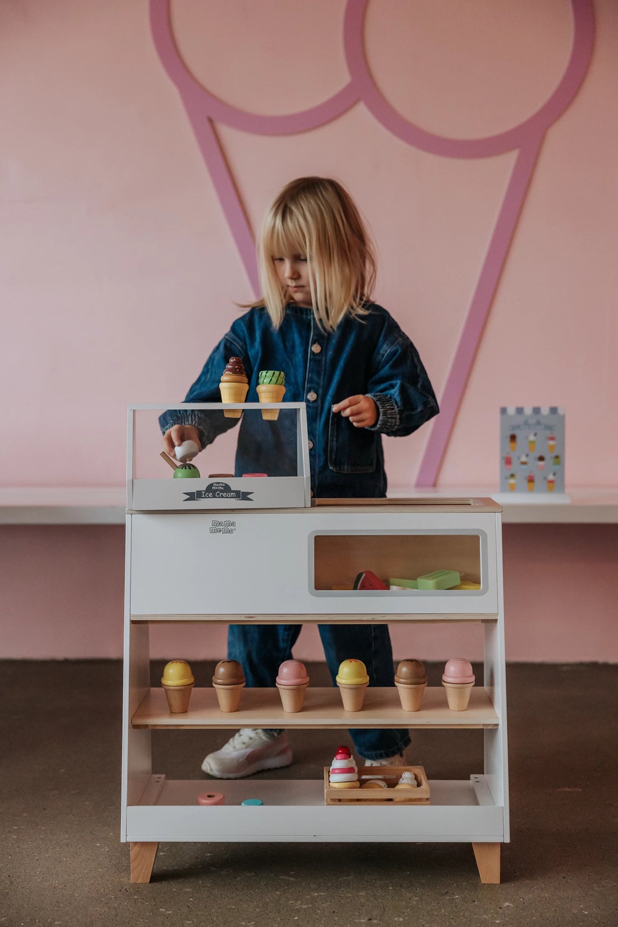 Mamamemo Ice Cream Bar with Fridge