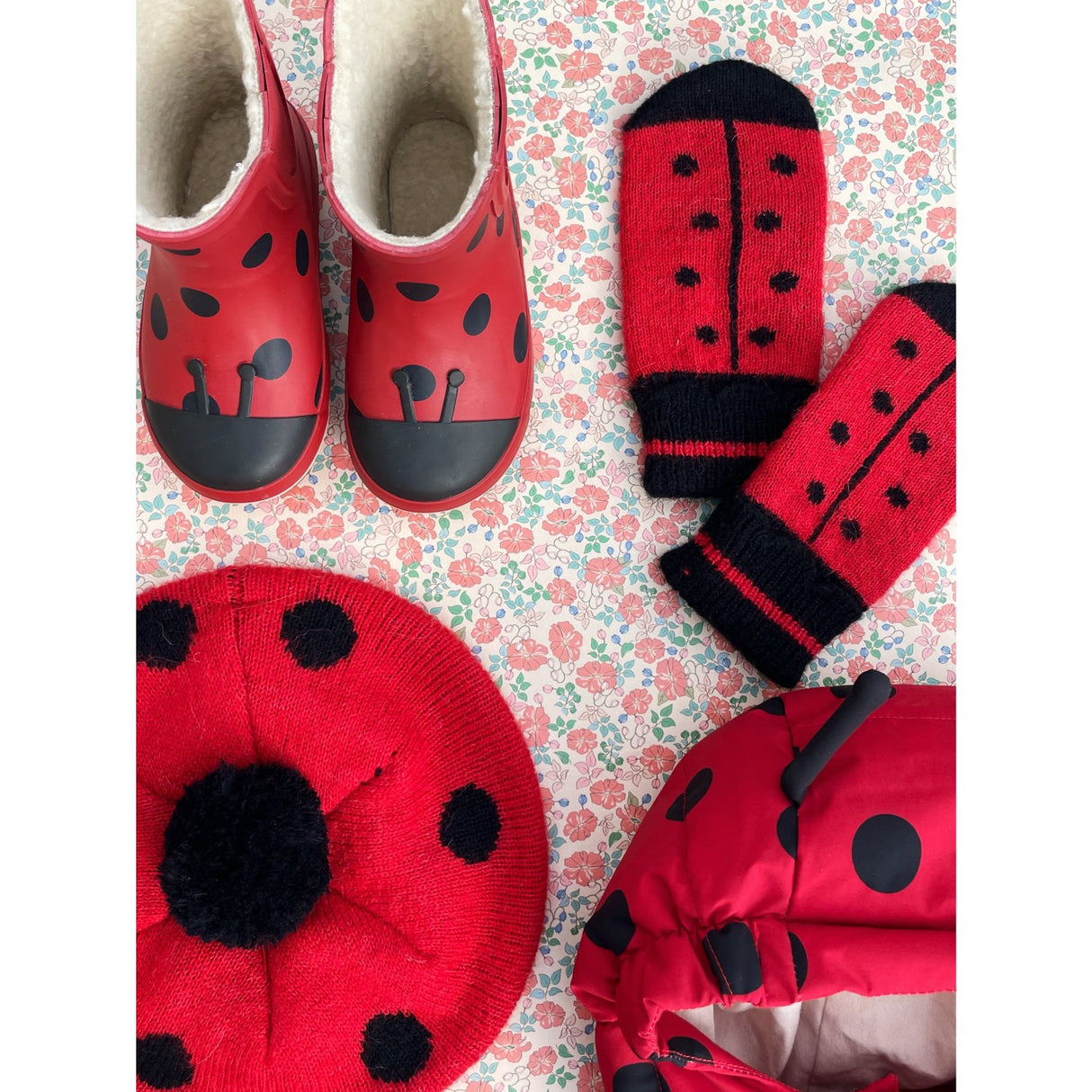 Konges Sløjd Barbados Cherry Ladybug Mittens
