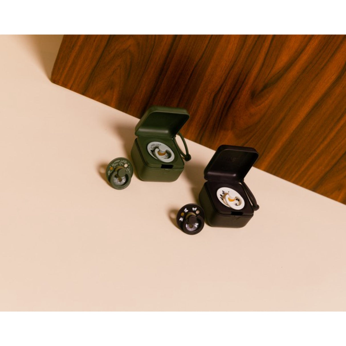 Bibs Ivory/Plum Pacifier Colour Holiday Bow 2-Pack Latex