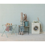 Maileg Hare, Micro - Brun - Blå Strikket Dragt