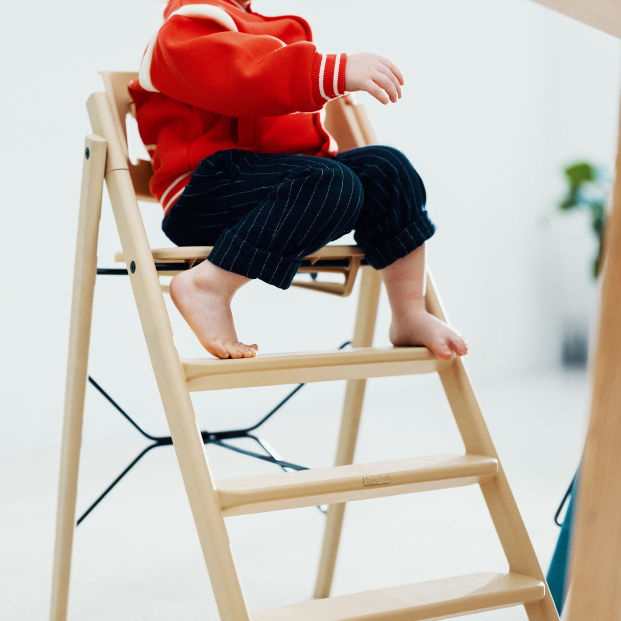 KAOS Desert Sand Klapp High Chair Recycled With KLAPP® Safety Rail & Tray Bundle