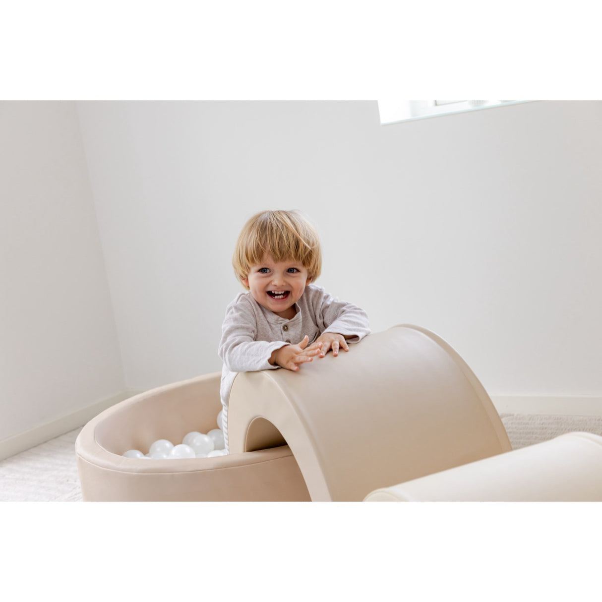 Tumble Time Taupe Ball Pool in Vegan PU ø90cm 150 pcs. Balls
