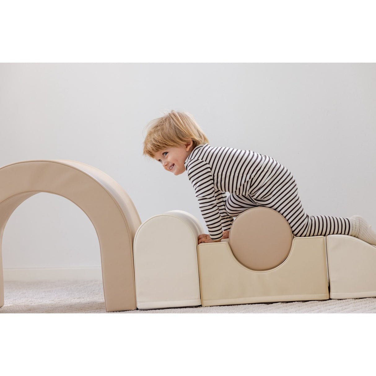 Tumble Time Rainbow 7-piece tumbling set in vegan PU leather