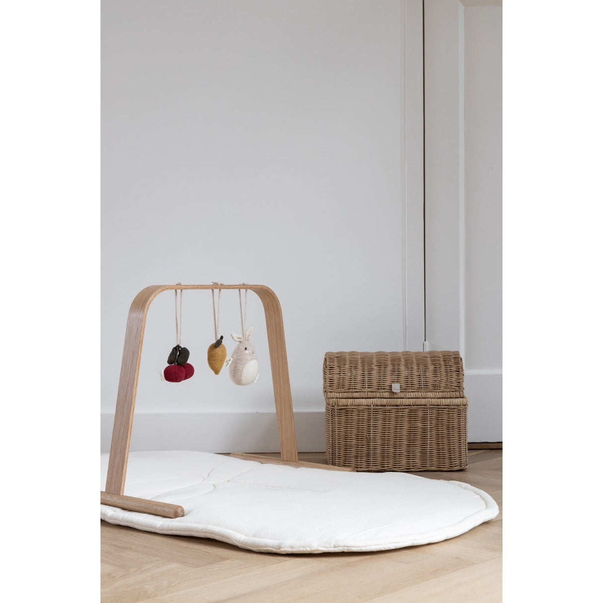 KAS Kopenhagen Cream Dragon Fly Oval Playmat