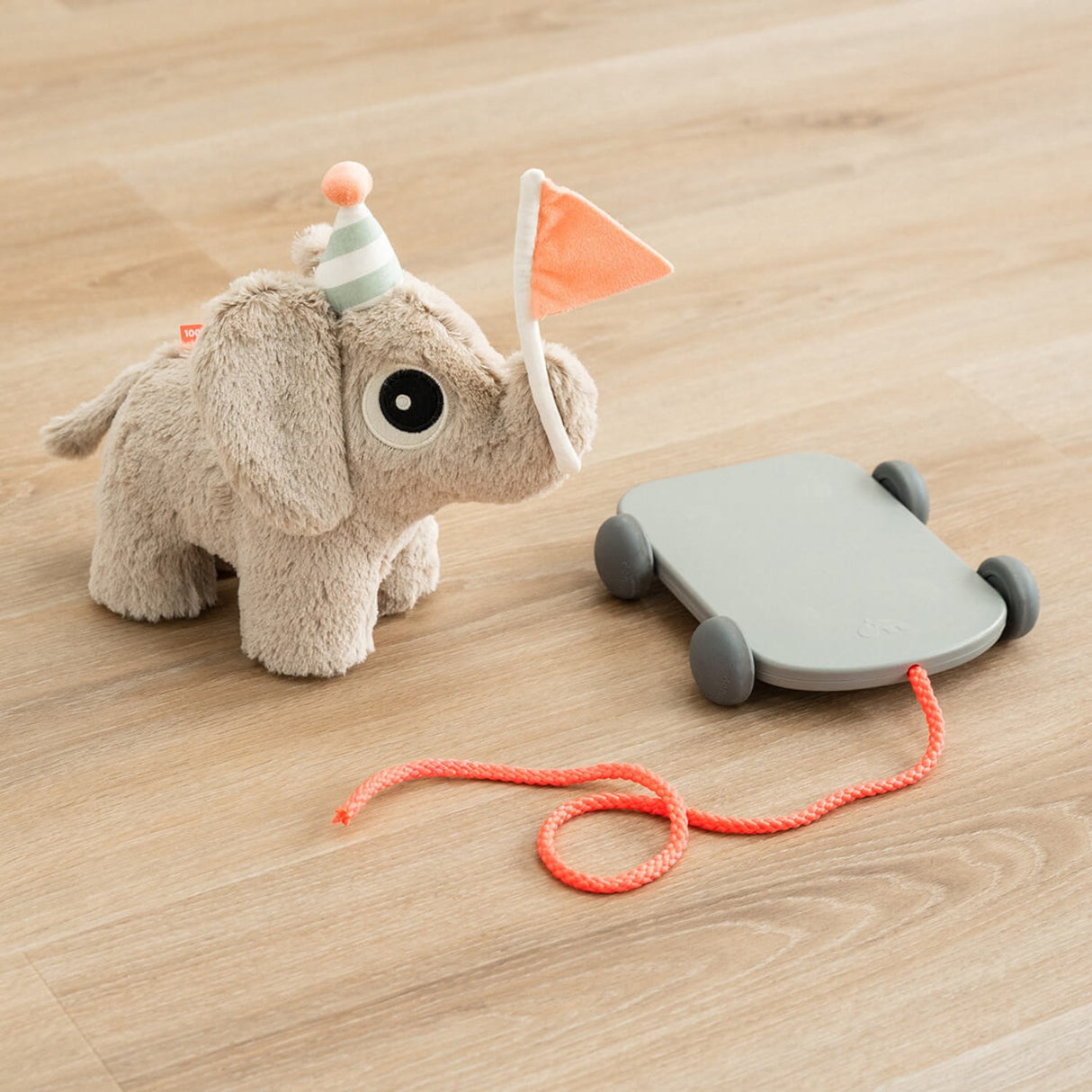 DonebyDeer Elphee Sand 2-I-1 Pull-Along Animal