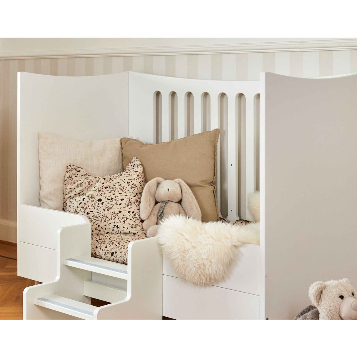 Manis-h Stone Baby Bed