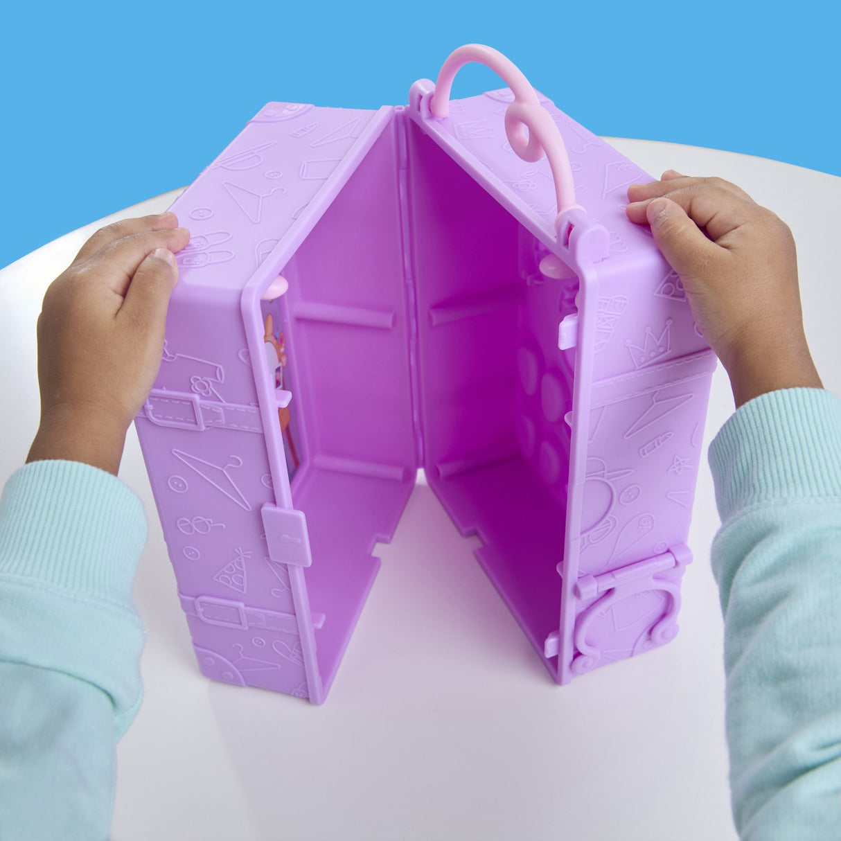 Peppa Pig Dress Up Wardrobe & Peppa 15 cm