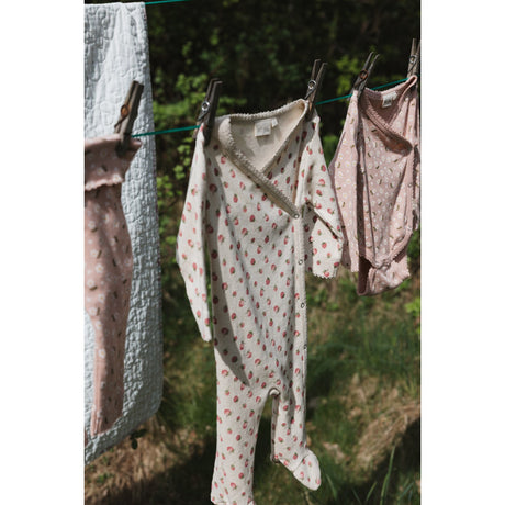 Petit Piao Fog Strawberry AOP PPDea L_S Jumpsuit Fold Feet NB