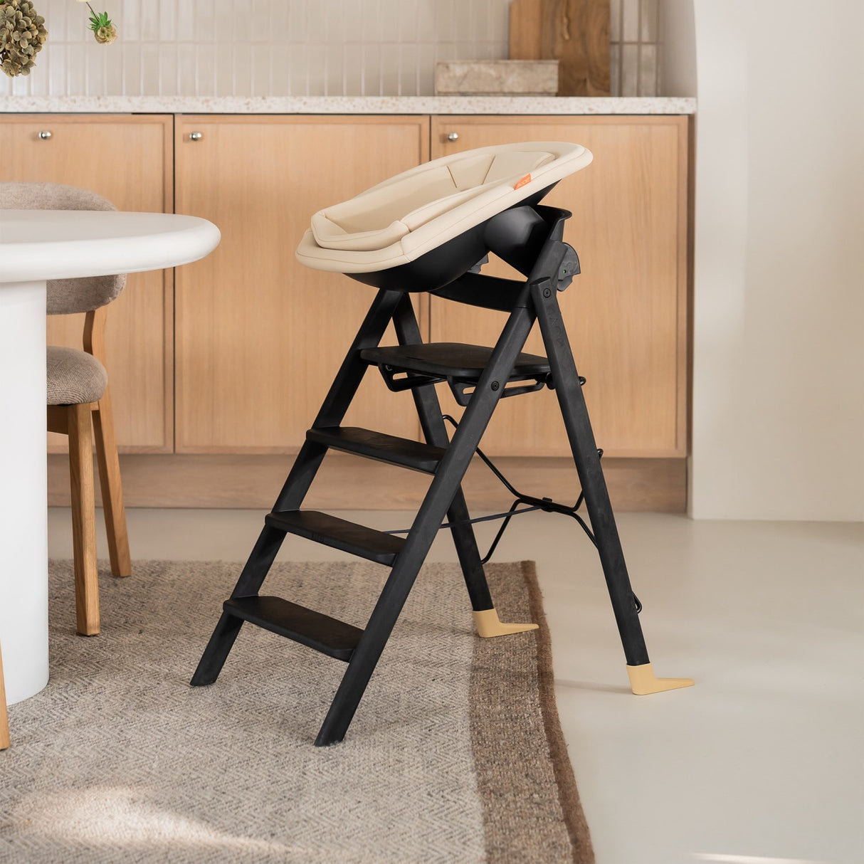KAOS Charcoal Black KLAPP® Newborn Seat