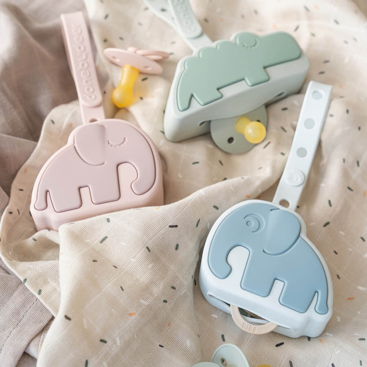 DonebyDeer Green Choco Silicone Sutteholder