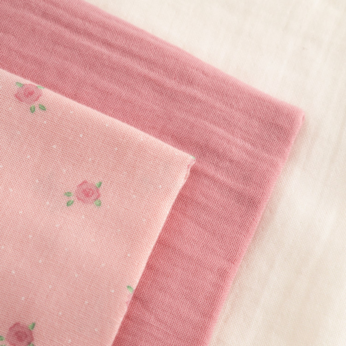 That's Mine Tiny Roses Bora Muslin Cloth 3-Pack