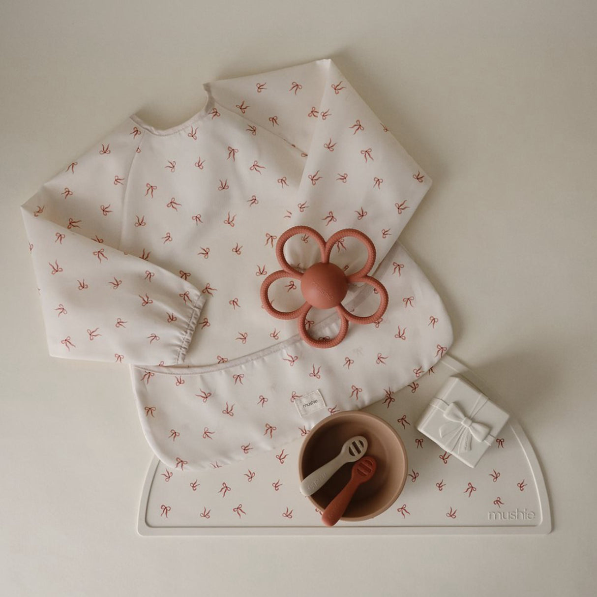 Mushie Bows Mushie Long Sleeve Bib - Bows