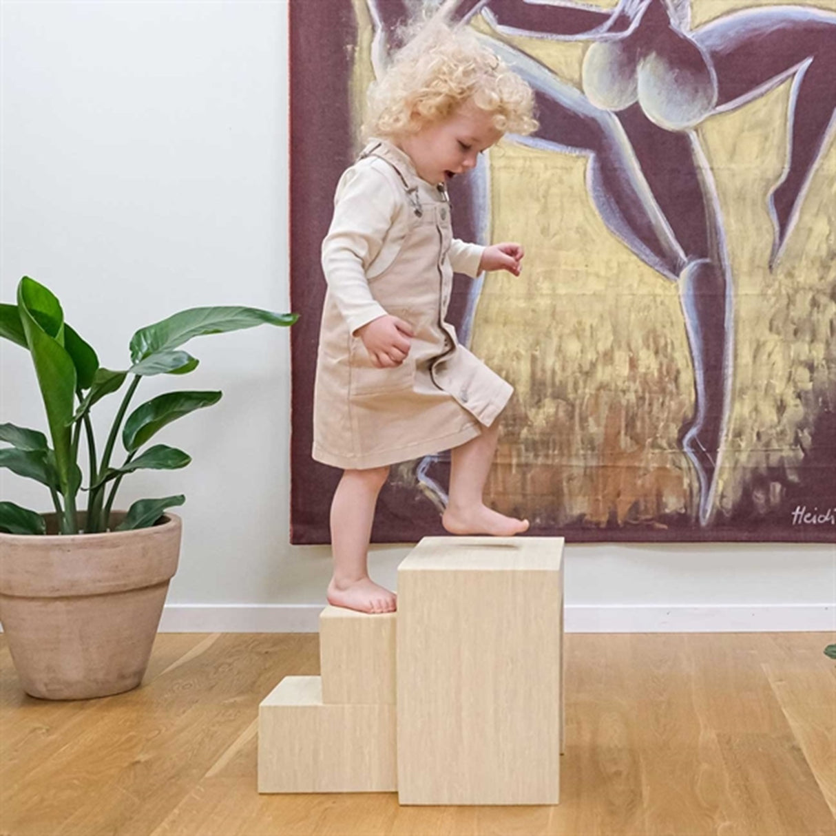 bObles Square Table Chair Sand Marble