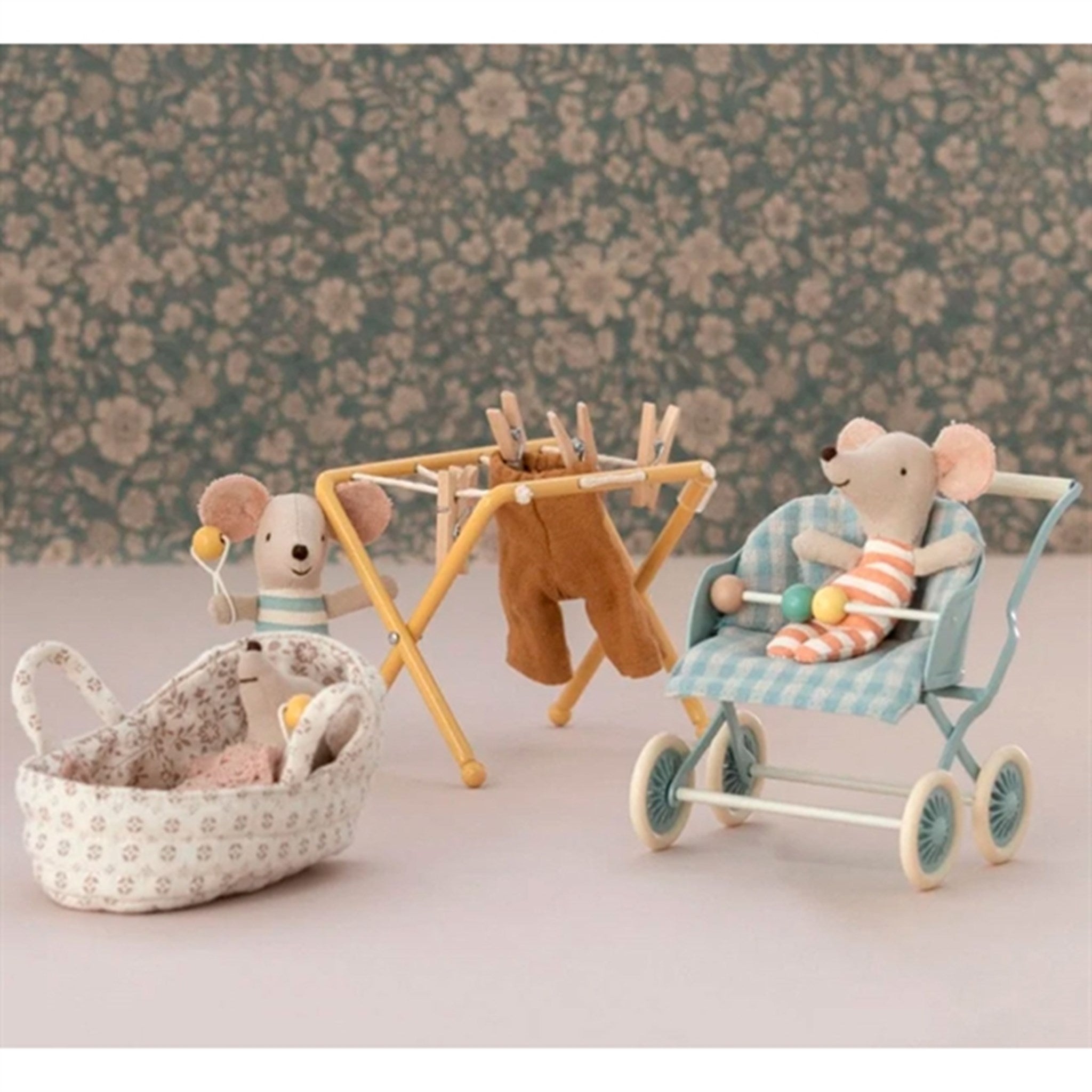 Maileg Stroller Baby Mouse Mint 3
