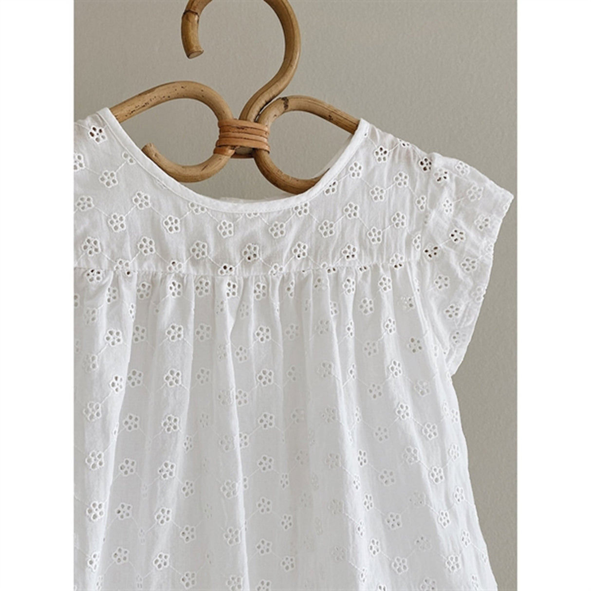 lalaby Natural white Daisy Top