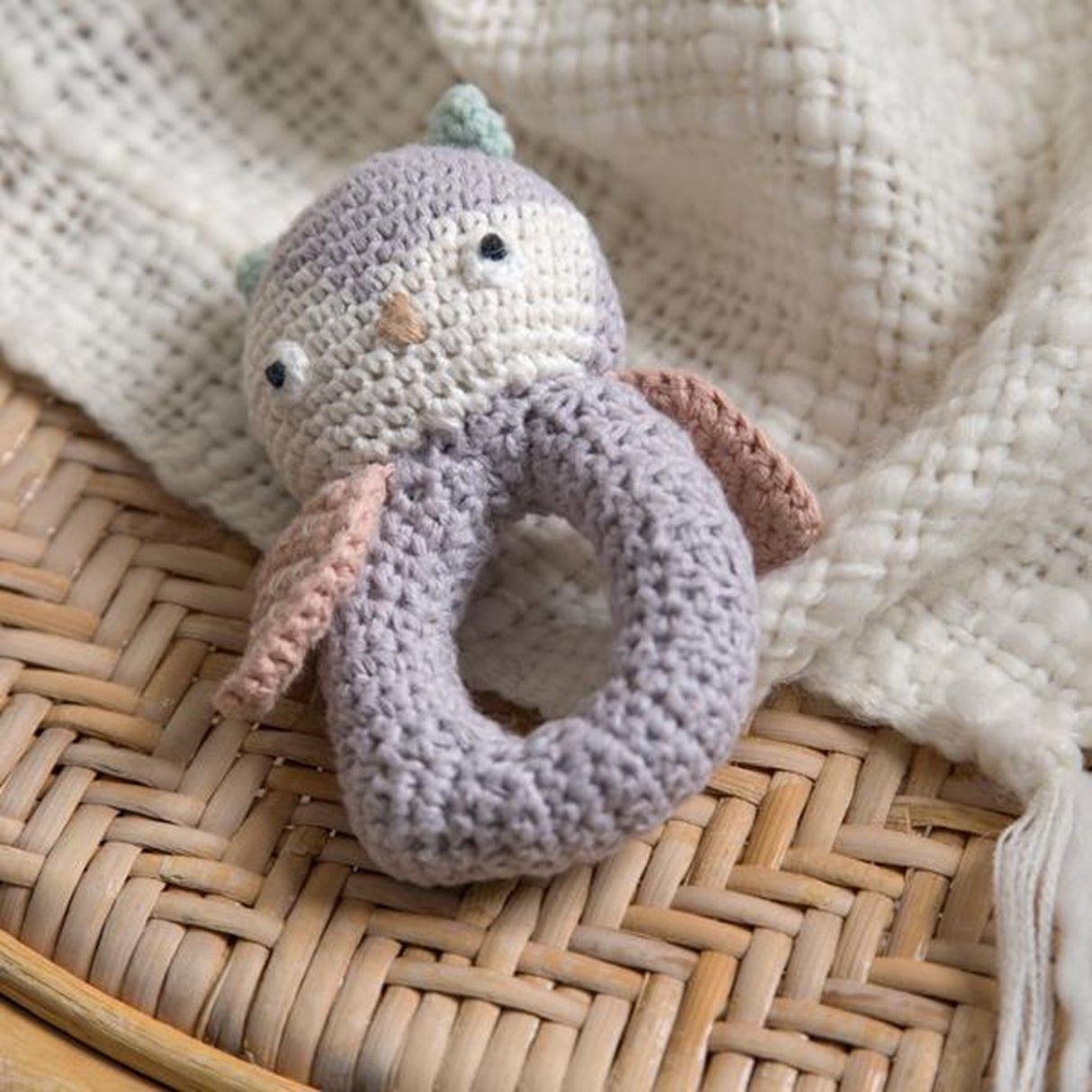 Sebra Knitted Rattle Blinky The Owl Raindrop Grey