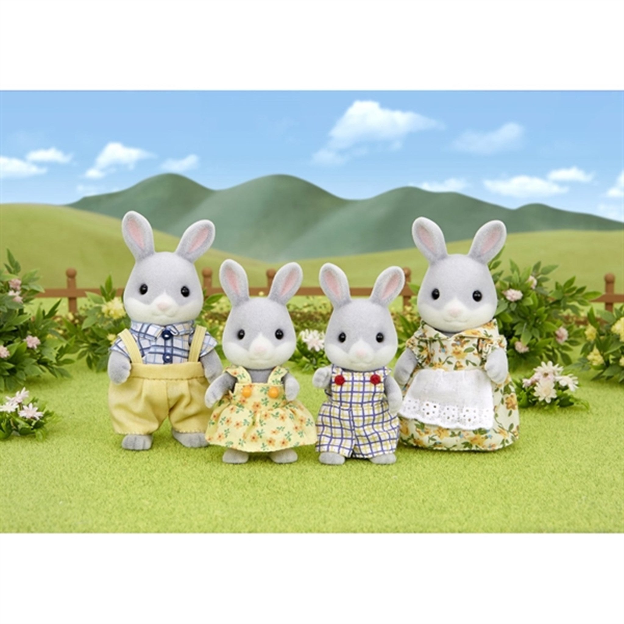 Sylvanian Families® Cottontail Rabbit Family 2