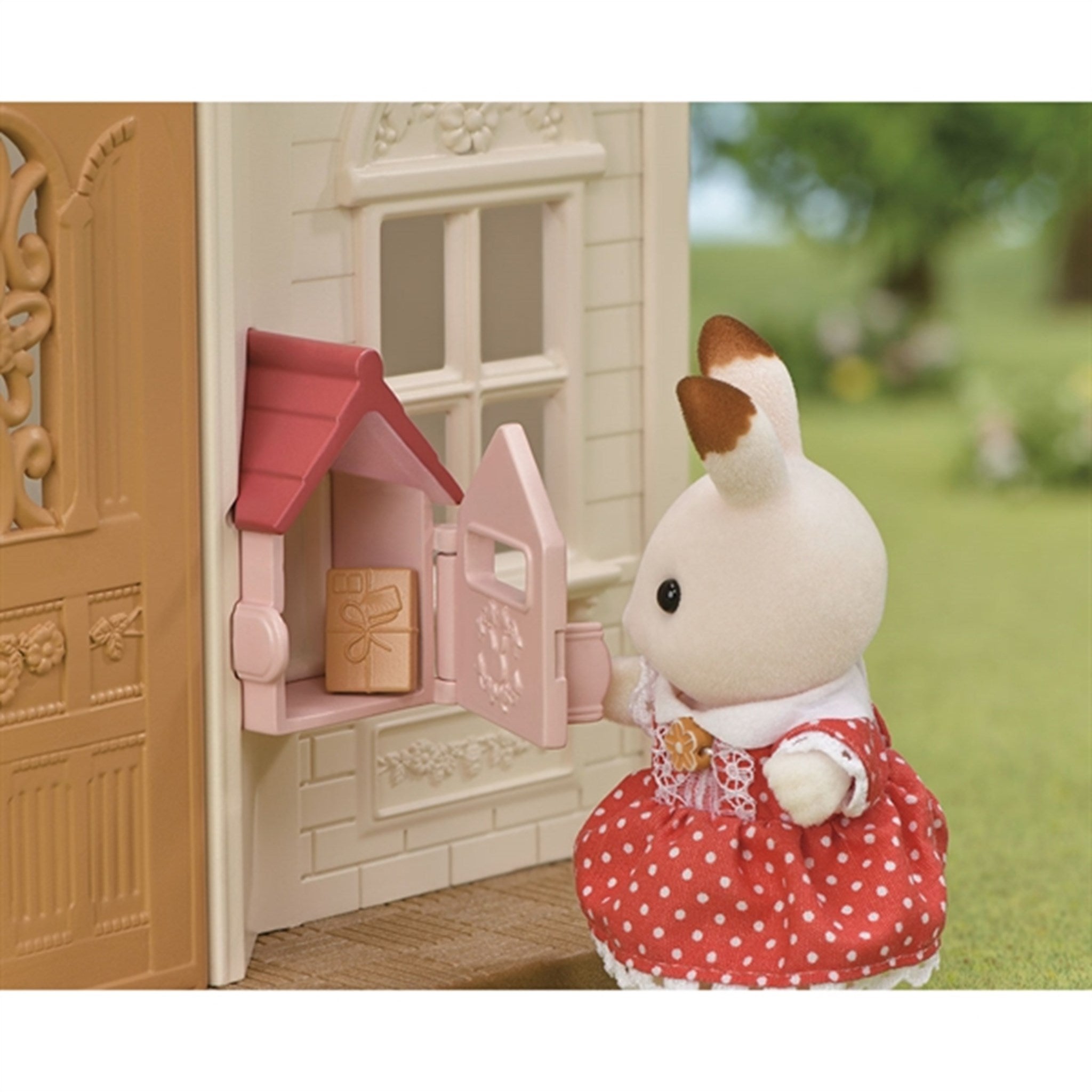 Sylvanian Families® Red Roof Cosy Cottage 4