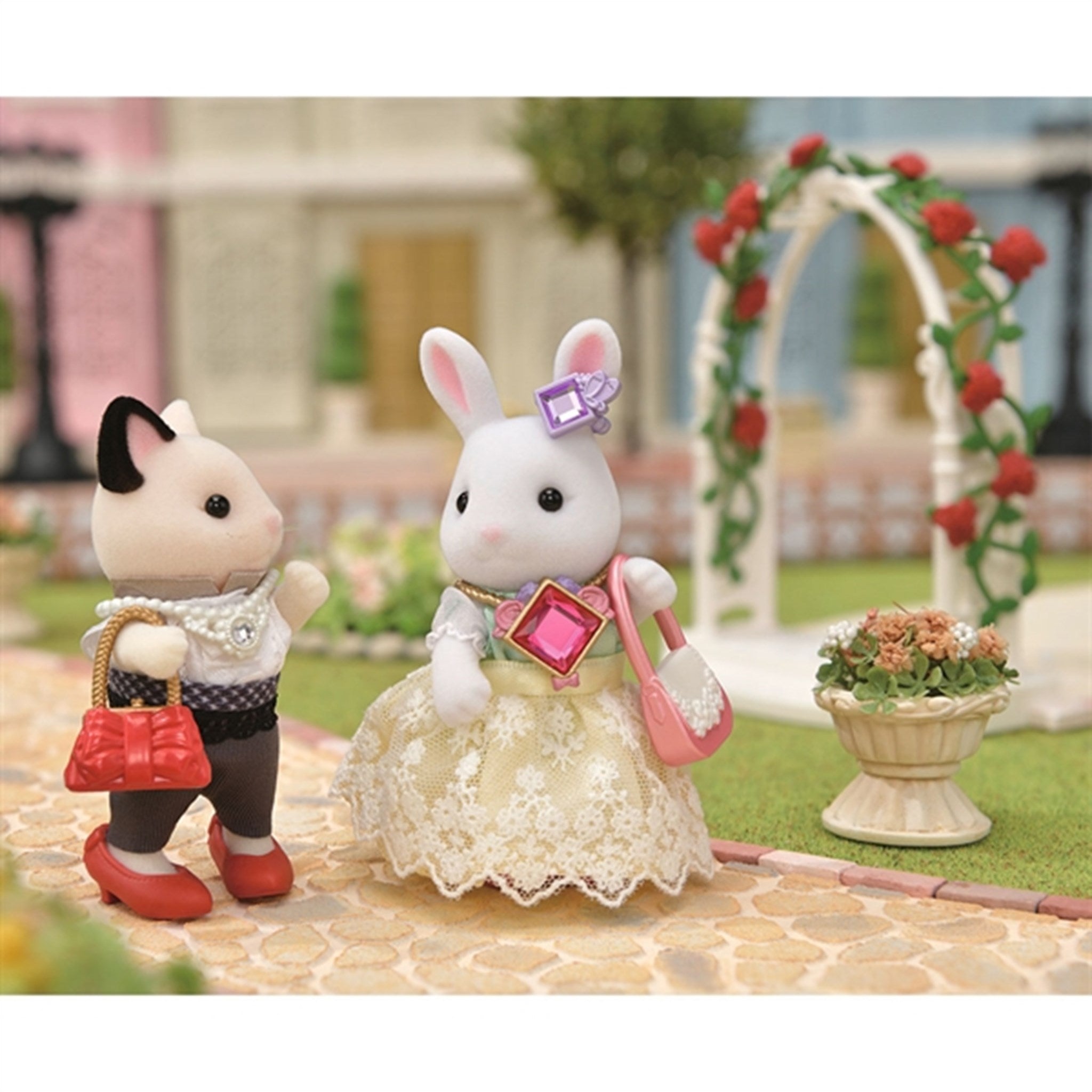 Sylvanian Families® Fashion and Jewellery Set With Figure 2