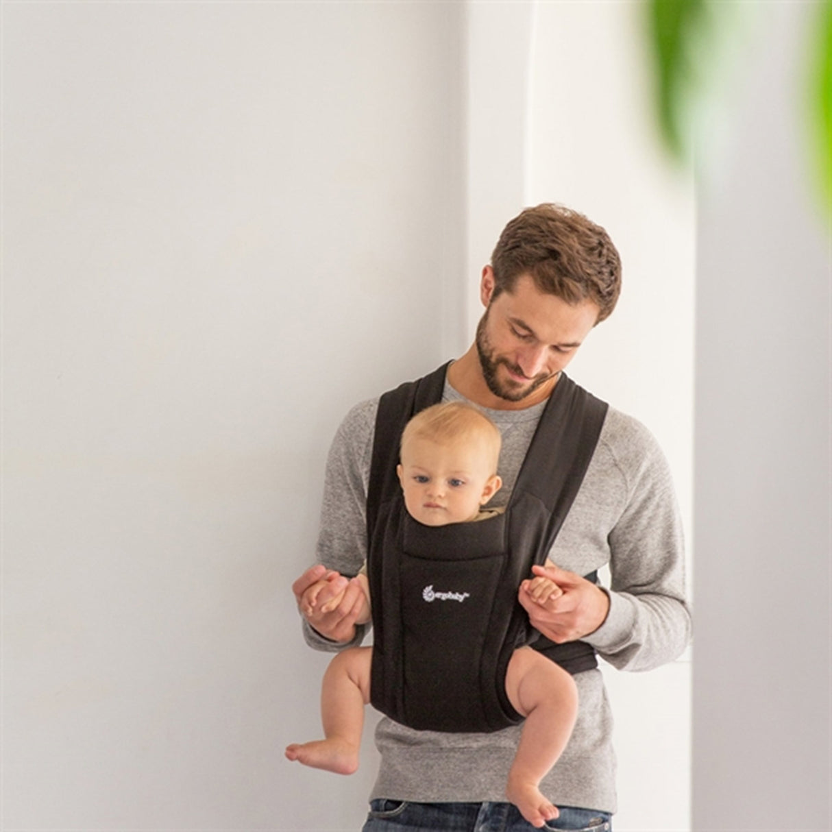 Ergobaby Embrace Pure black 5