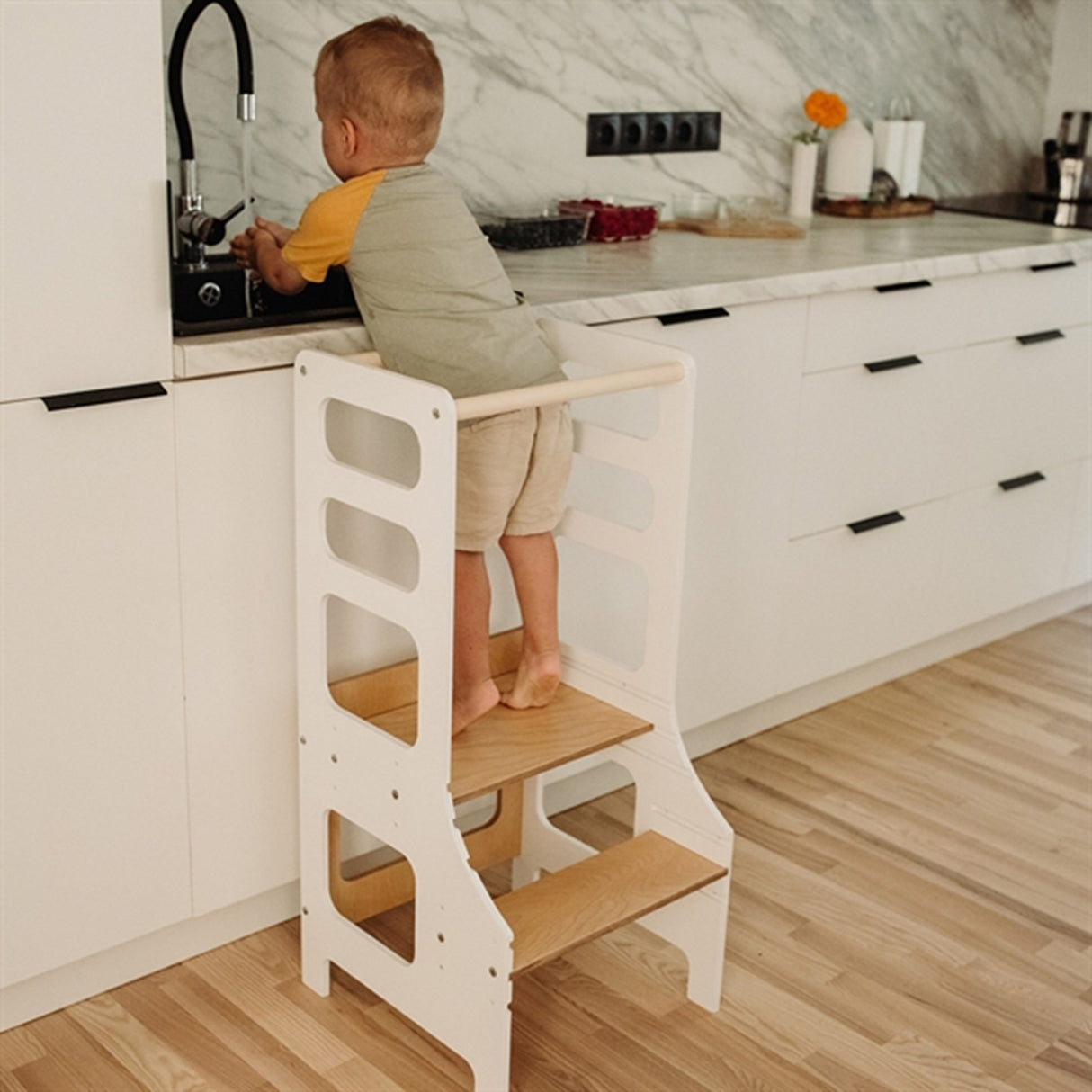 Duck Woodworks Adjustable Kitchen Tower White 4