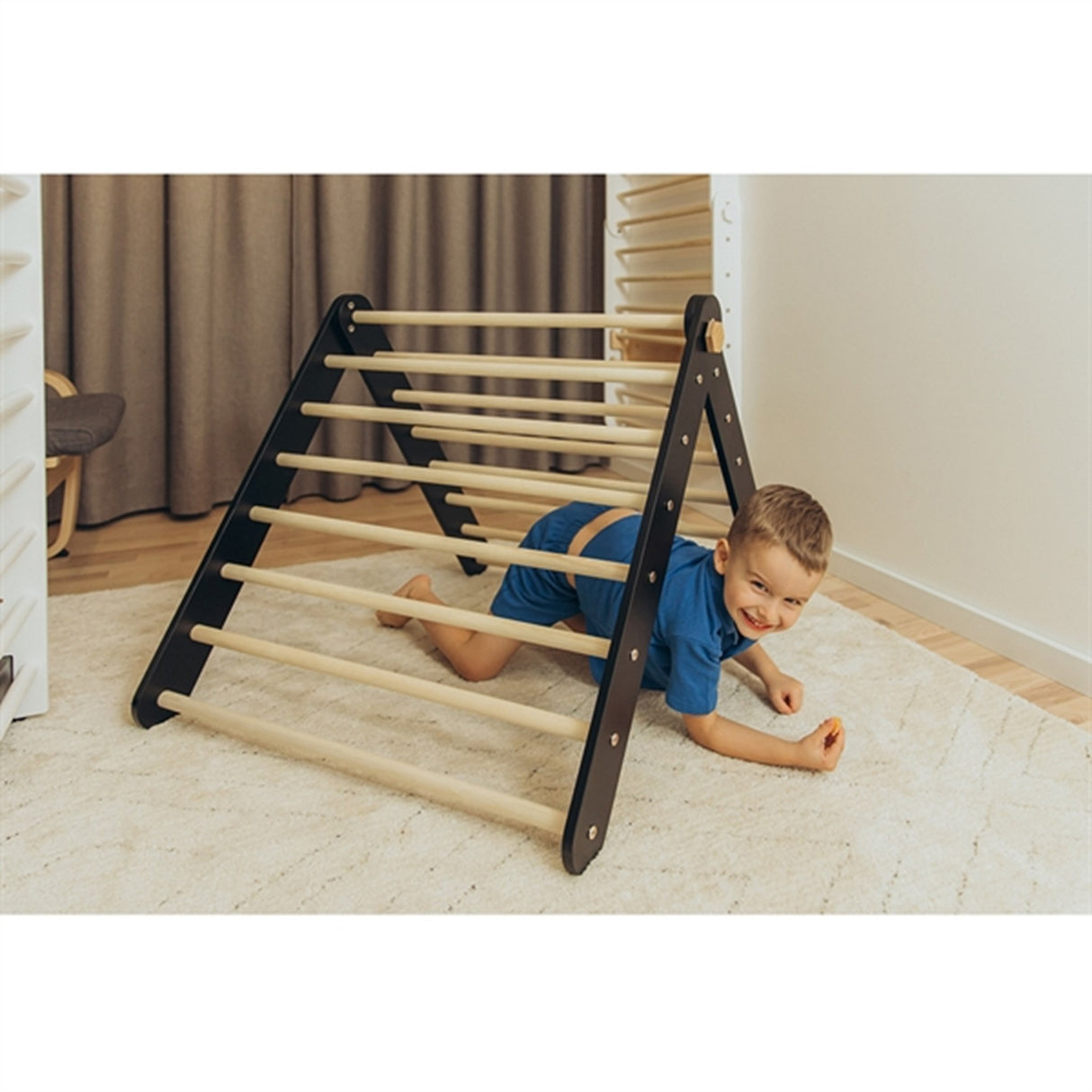 Duck Woodworks Climbing Triangle Floor Set Black