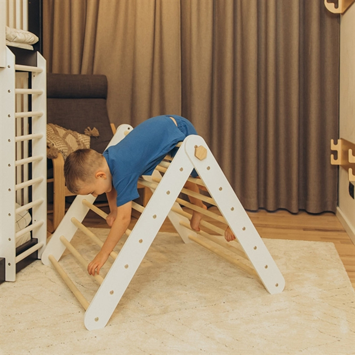 Duck Woodworks Climbing Triangle Floor Set White