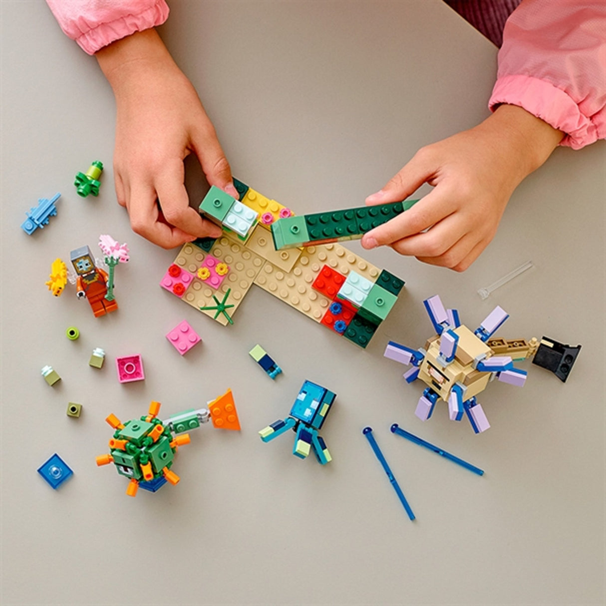 LEGO® Minecraft® The Guardian Battle 4