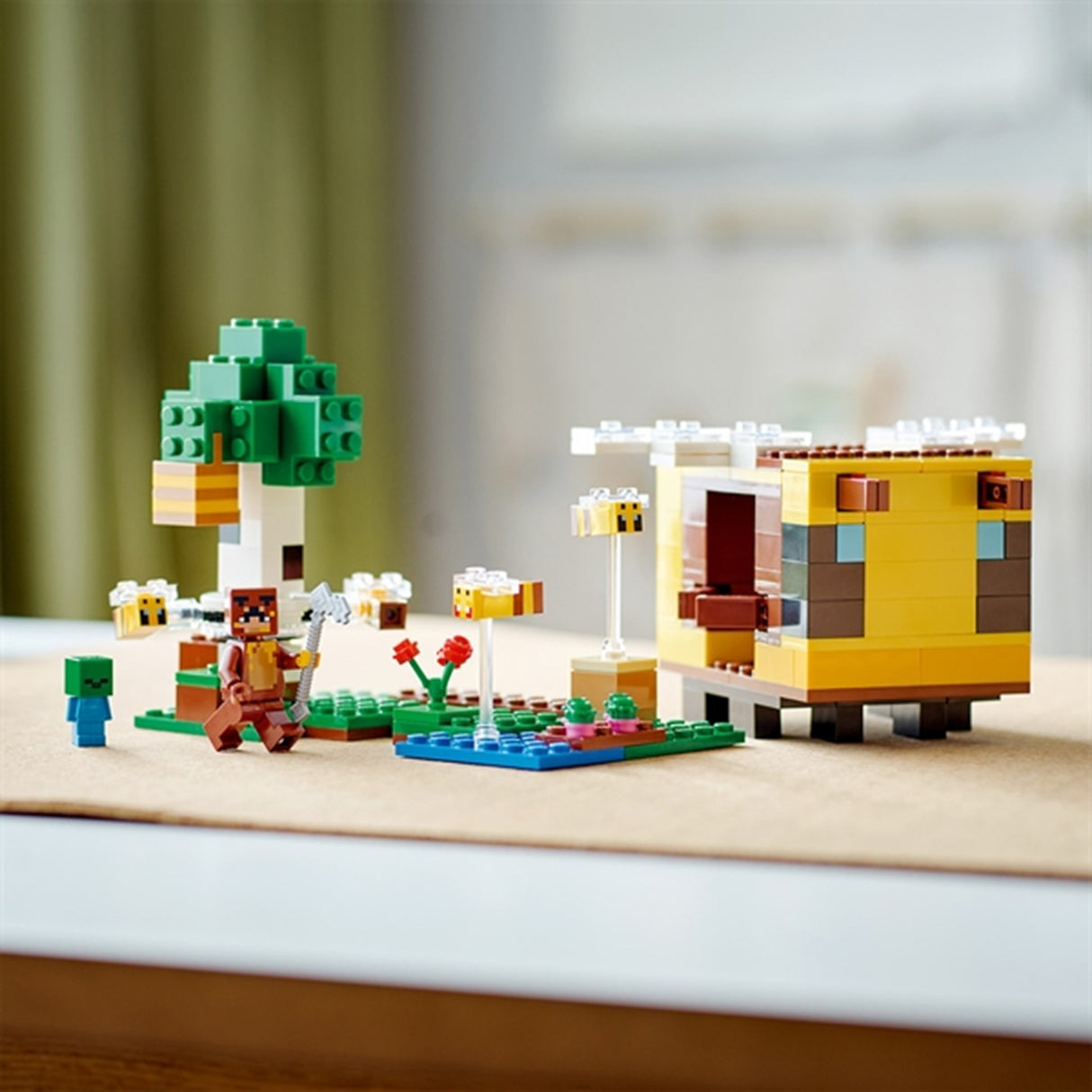 LEGO® Minecraft® The Bee Cottage 5