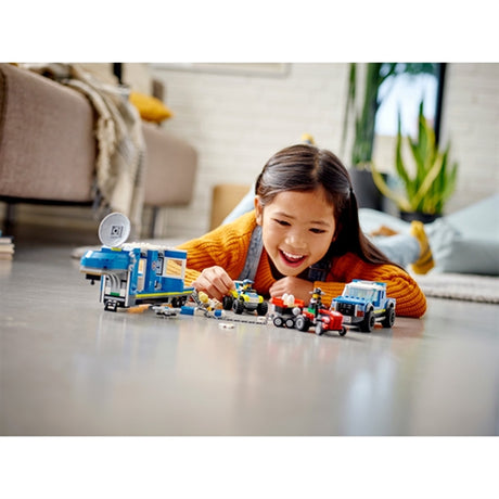 LEGO® City Police Mobile Command Truck 2