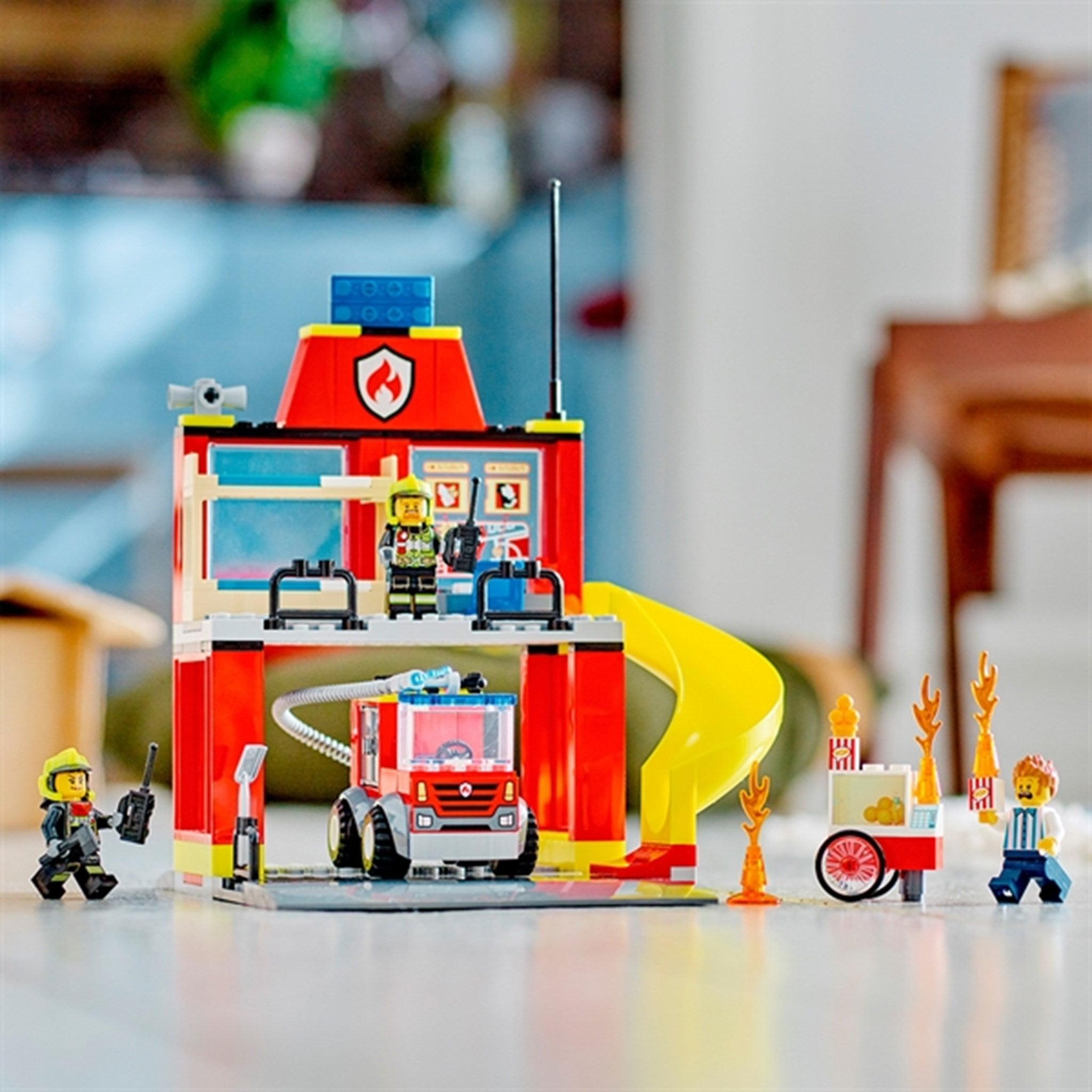 LEGO® City Fire Station and Fire Engine 6