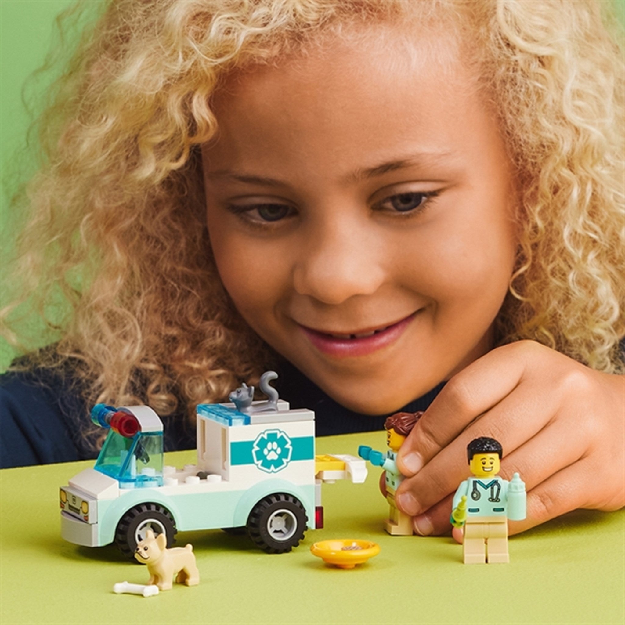 LEGO® City Vet Van Rescue 2