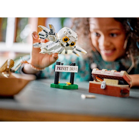 LEGO® Harry Potter™ Hedwig™ at 4 Privet Drive 2