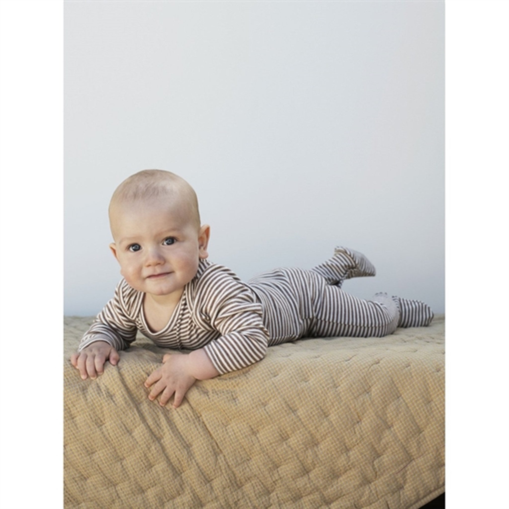 Serendipity Acorn/Offwhite Baby Suit w. Feet Stripe 3