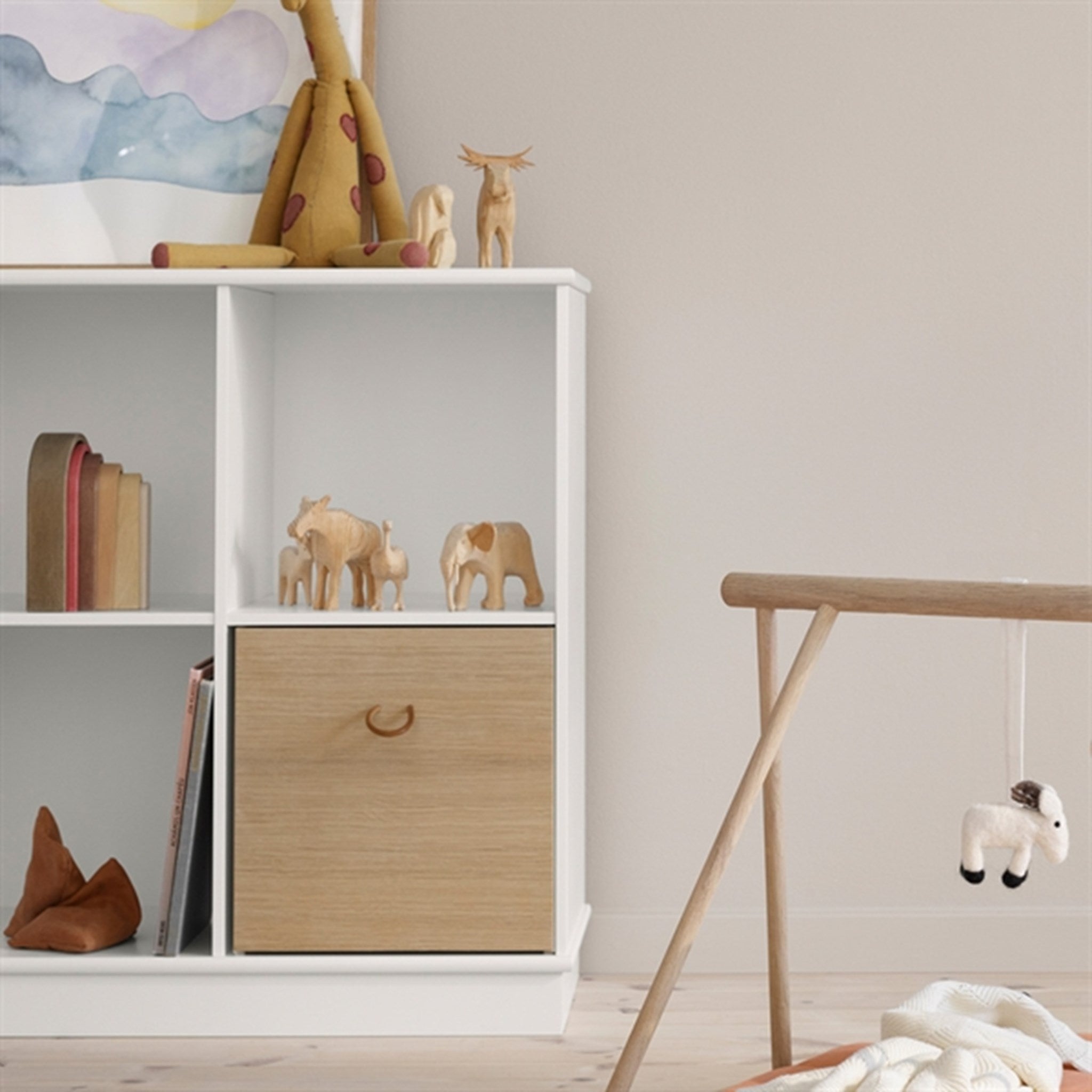 Oliver Furniture Wood Bookcase 5x2 w. Socket White 2