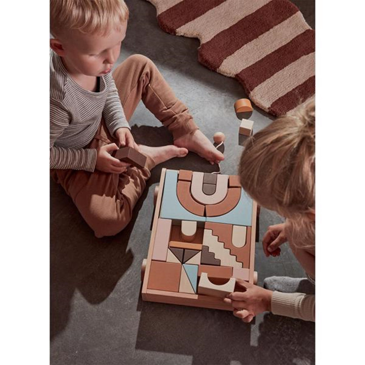 OYOY Wooden Rainbow Wagon w. Blocks