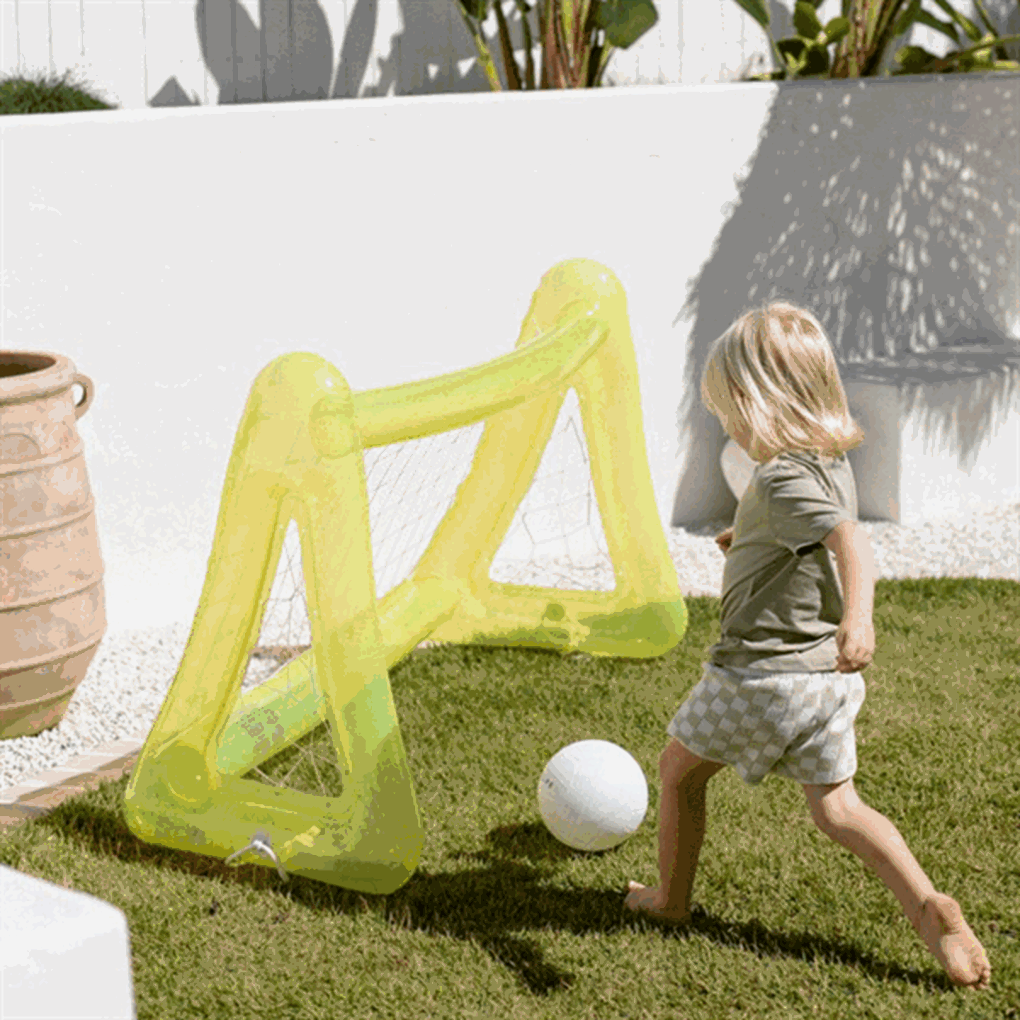 SunnyLife Inflatable Goalie Neon Citrus 2