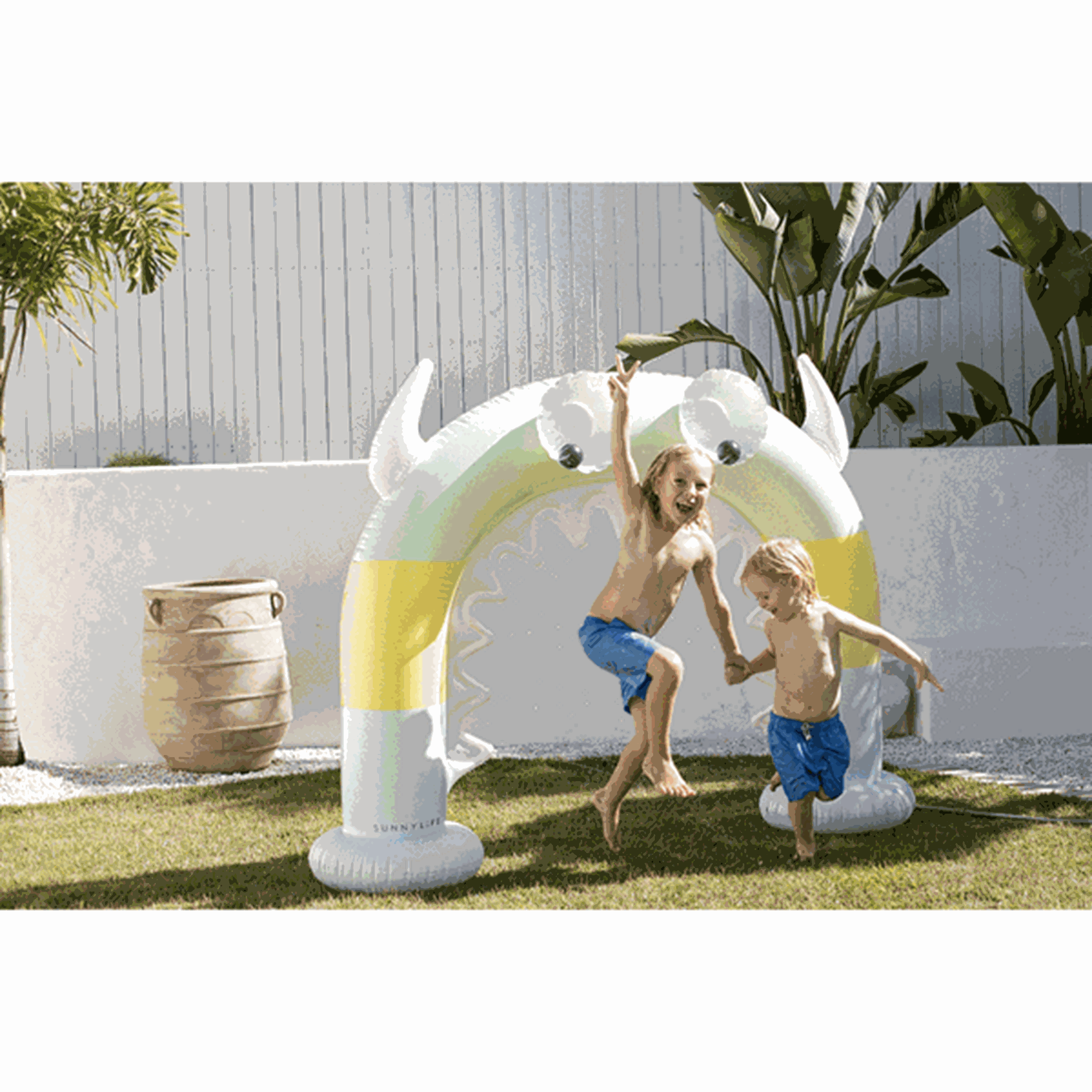 SunnyLife Inflatable Giant Sprinkler Monty The Monster 3