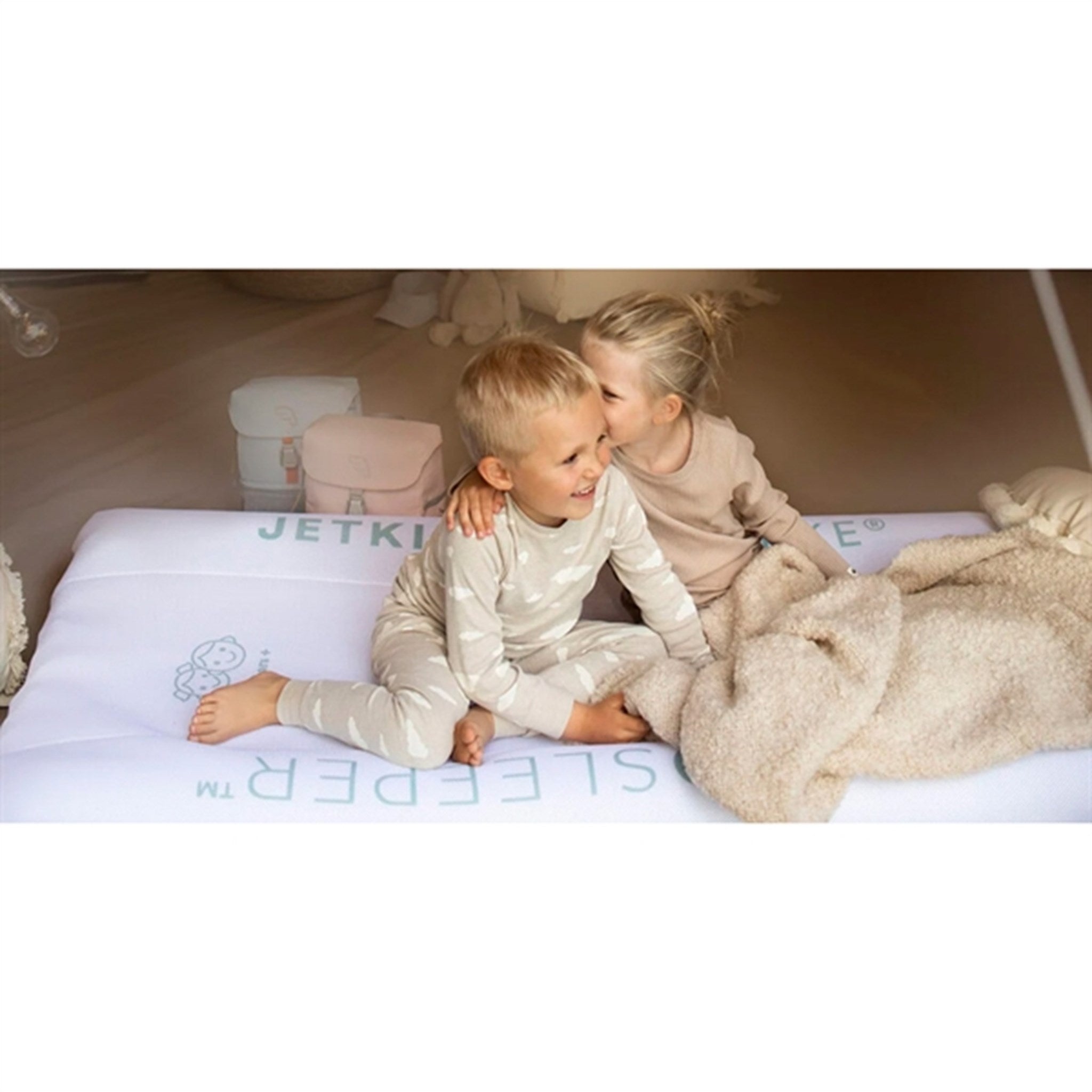 JetKids™ by Stokke® CloudSleeper™ Inflatable Bed White 3